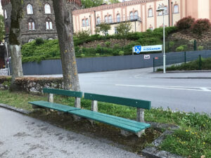 Bänke vorm Kollegium Aloisianum